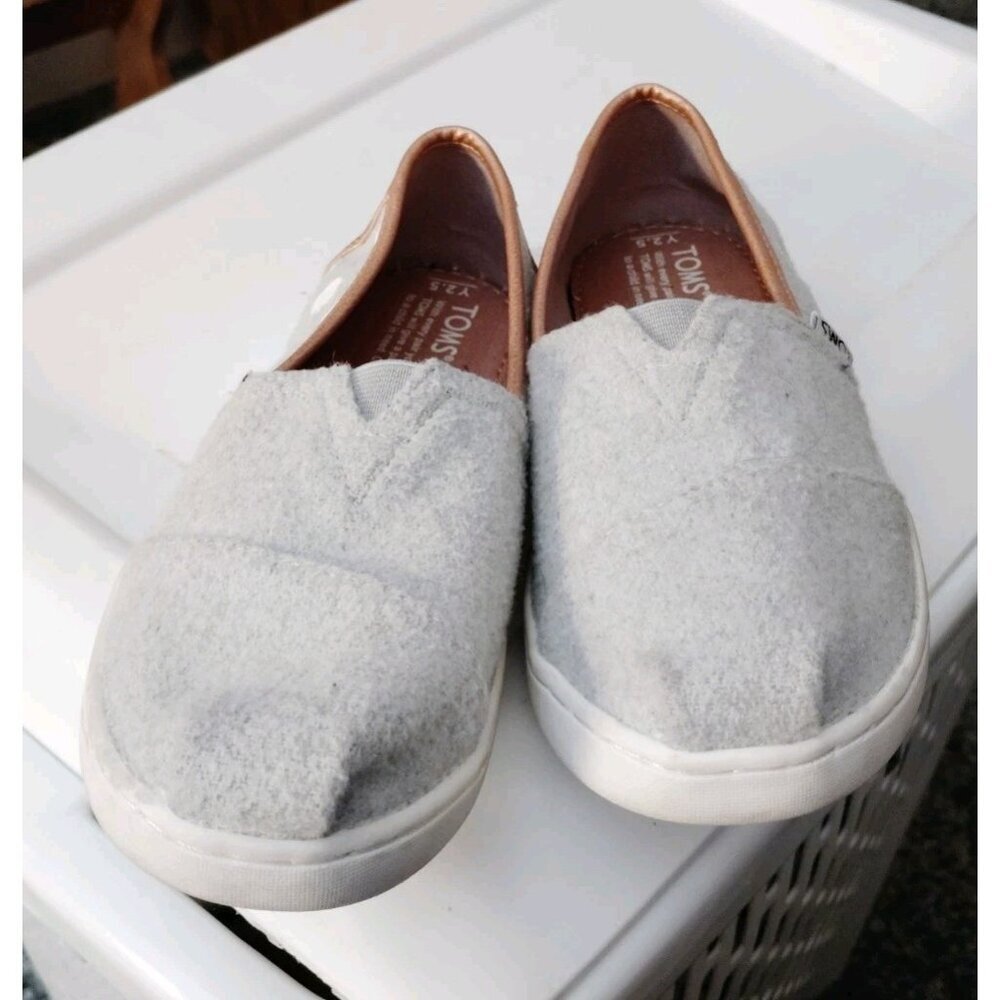 TOMS Size 2.5 Girls Gray White Polka Dot Metallic Rose Slip On Shoes NICE - Picture 9 of 9